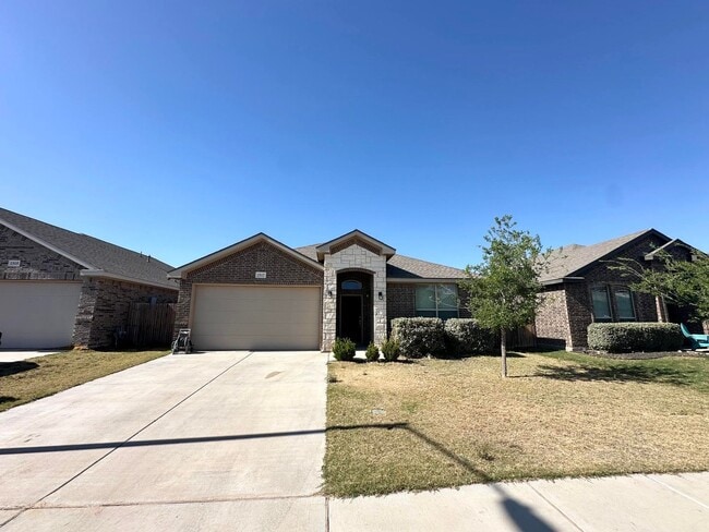 Building Photo - 4 Bed 2 Bath For Rent