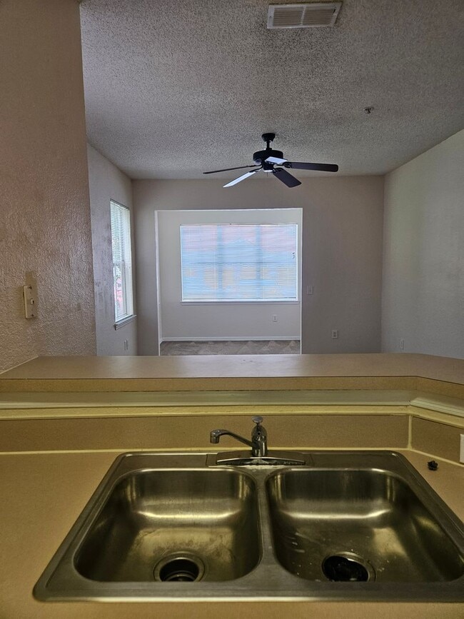 Photo - Beautiful First Floor, 1 Bedroom, 1 Bath, ... Unidad 517