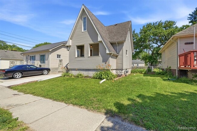 Photo - 735 E Maxlow Ave