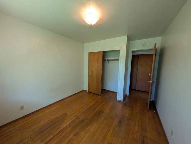 Photo - Spacious 2 Bedroom, apartment, with Hardwood Floors, in quiet area below Sacramento St. Unit 2