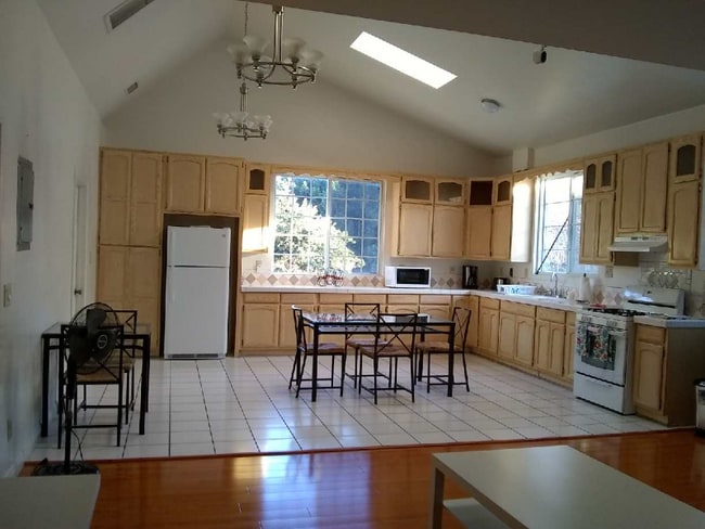 Photo - 2635 Dobinson St Unidad A