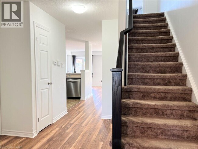 Photo - 46 Renfrew St