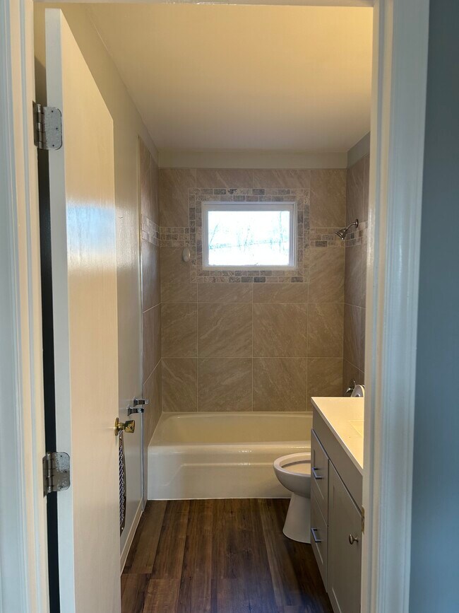 106-108 W Mountain View Rd