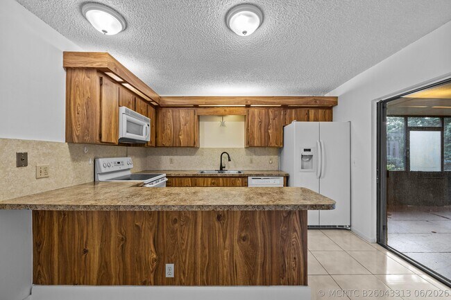 4211 Turnberry Cir