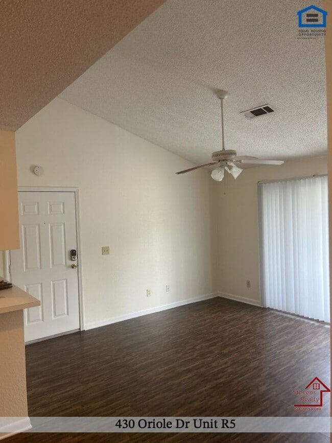 Photo - 430 Oriole Dr