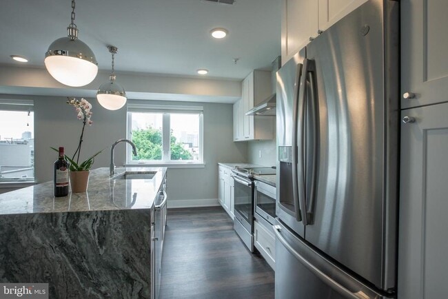 Building Photo - 817 N 20th St Unit 13