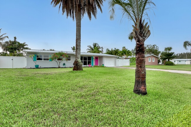 Photo - 1054 Bali Rd