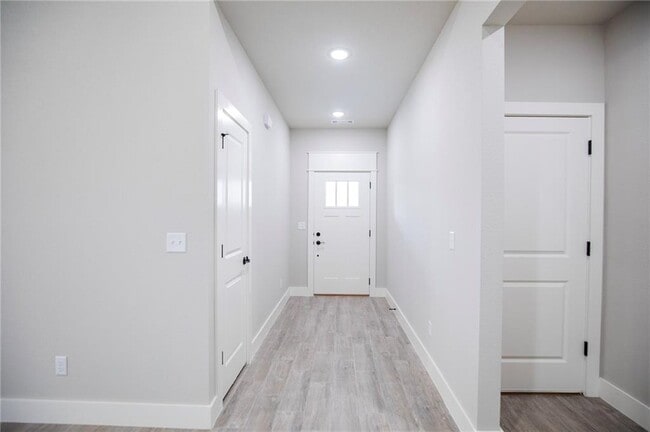 Photo - 14 Kinloch Dr