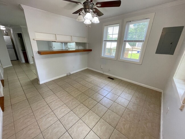 Photo - Nice 3br house w/ parking, central AC - wa...