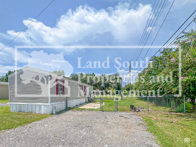 Photo - 425 Longfellow Blvd