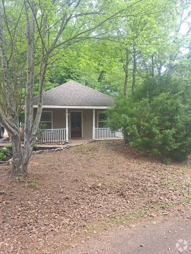 Building Photo - 3 Bed/2 Bath Rental