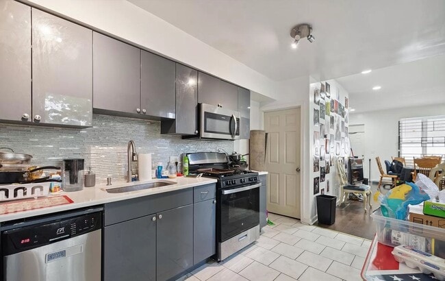 Photo - Stunning 6-Bedroom Townhome Near Temple University! Available August 2026!