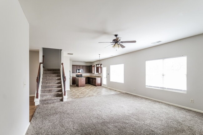 Photo - 909 Walking Stick Trail NE