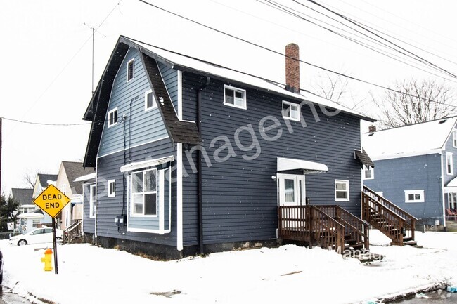 Building Photo - Perfect combination of charm and functiona... Unit Down Rental