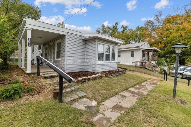 Building Photo - 1821 Korando Ave