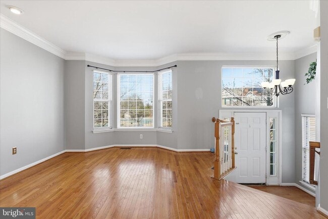 Photo - 8731 Farnham Way