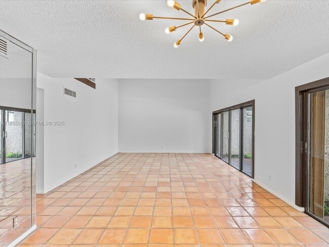 Photo - 203 Bonnie Brae Way