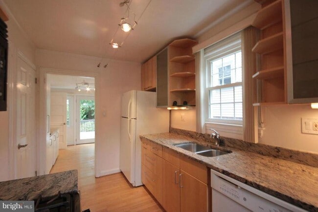 Photo - 3931 6th St S