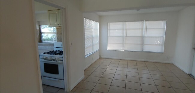 830 NW 38th Ave