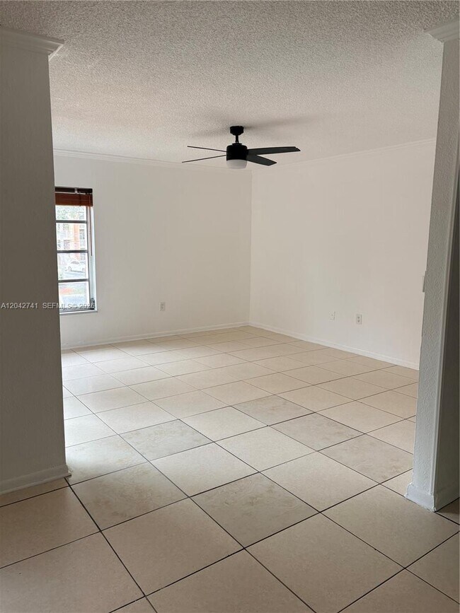 Photo - 17600 NW 68th Ave Unidad B2004