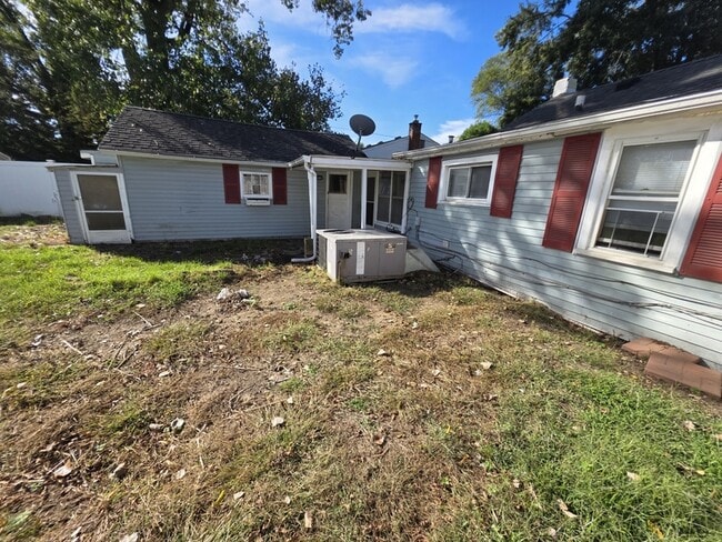Photo - 5235 Fletcher St
