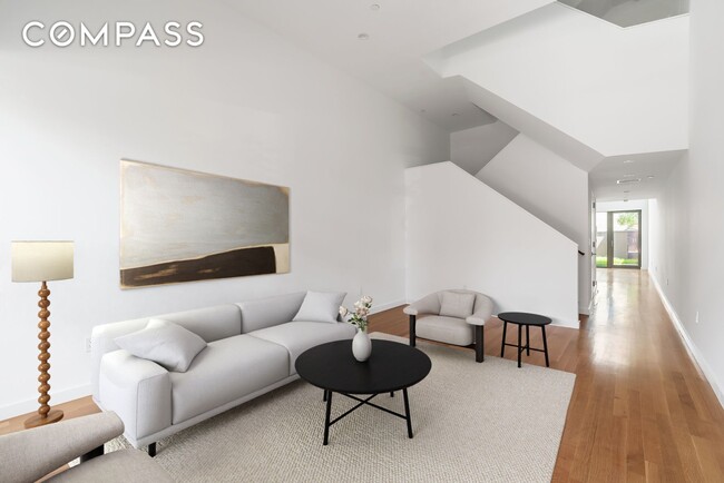 Photo - 33 Carroll St