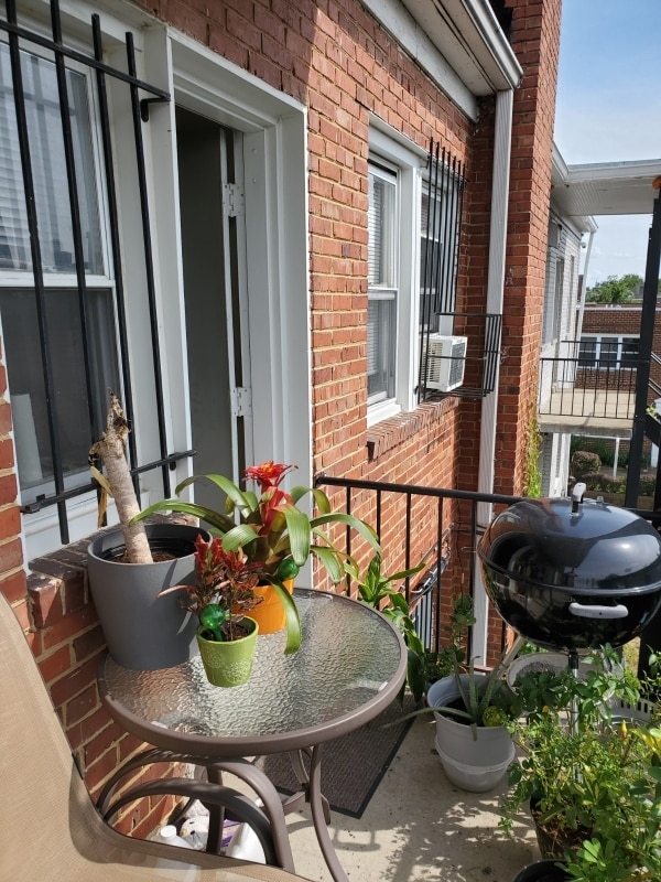 Photo - 3542 6th St NW Apartamento