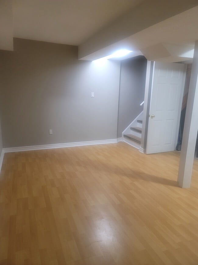 54 Crystalview Cres