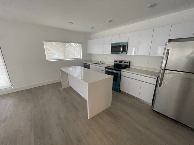 Photo - 151 SW 15th St
