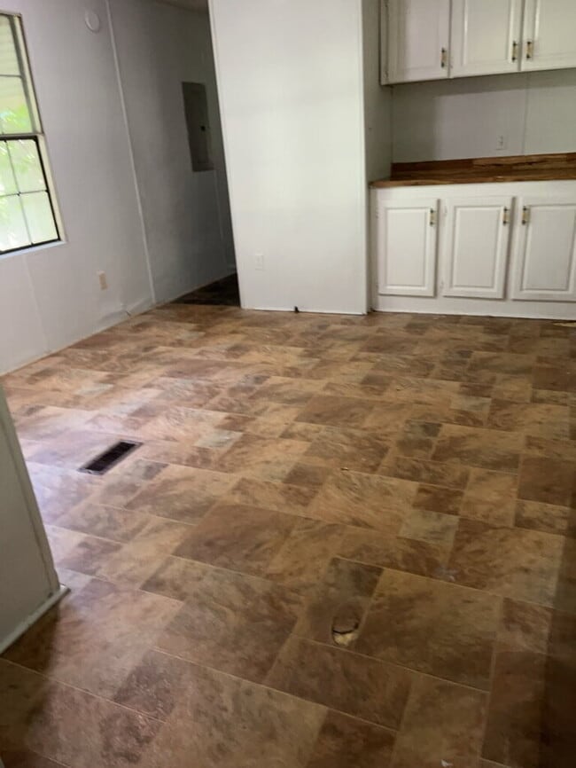 Photo - 2 Bedroom 1.5 Bathroom house in Laurens SC
