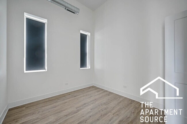 Photo - 4734 N Artesian Ave Unit 2