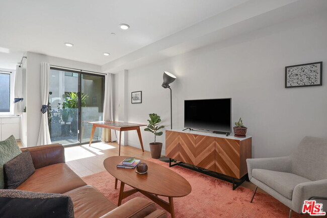 Building Photo - 2170 Clifford St Rental