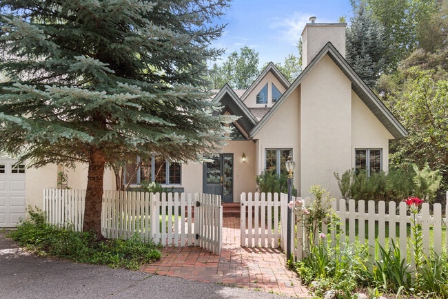 Photo - 180 River Oaks Ln