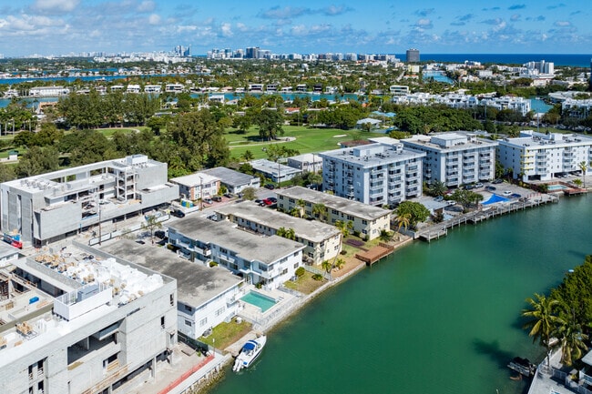 Building Photo - 160 S Shore Dr Rental