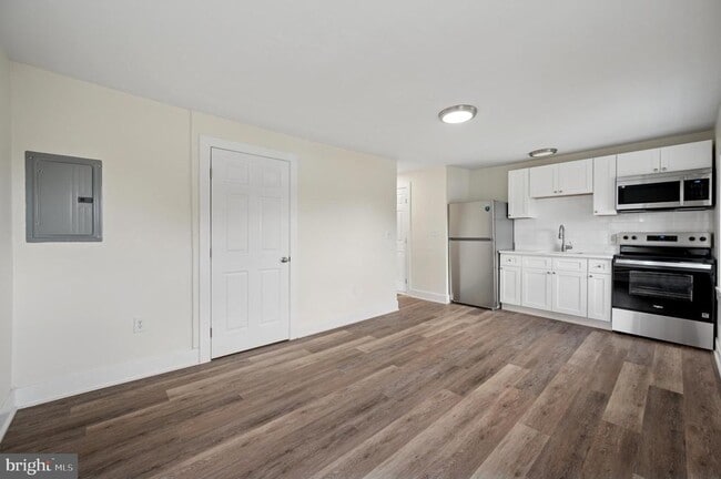 Photo - 111 W Queen Ln Unidad 3F