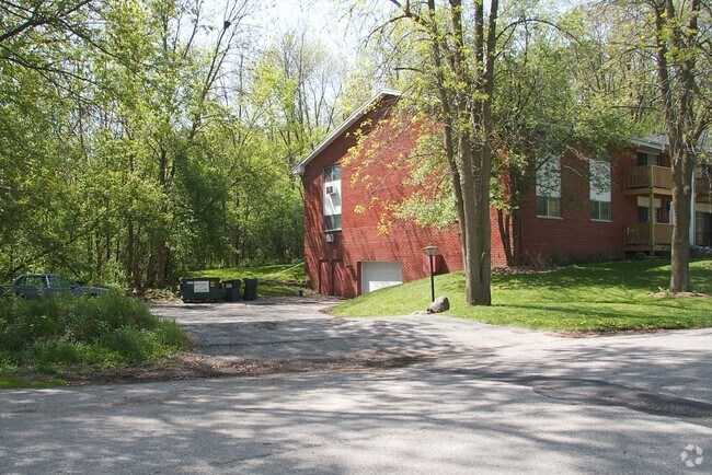 Photo - 207 - 209 Williamsburg Dr