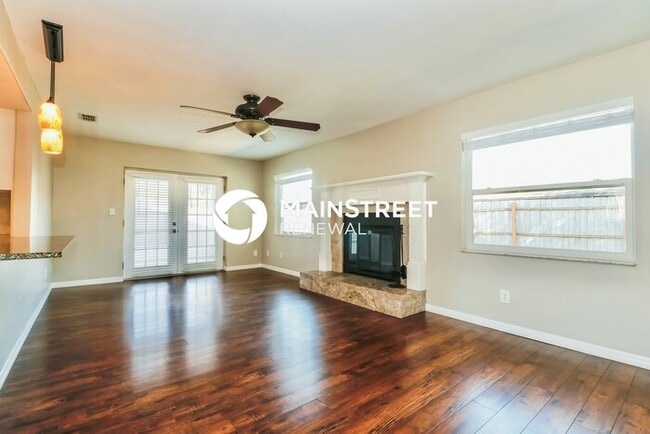 Photo - 3 Bedroom Pet-Friendly Home in New Port Richey, FL with Main Street Renewal