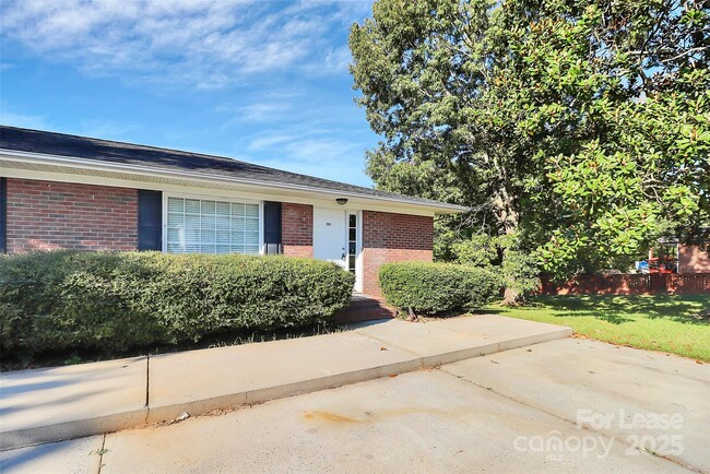 Photo - 1005 Rainbow Dr