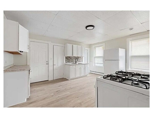 411 Rathbun St Unit 3