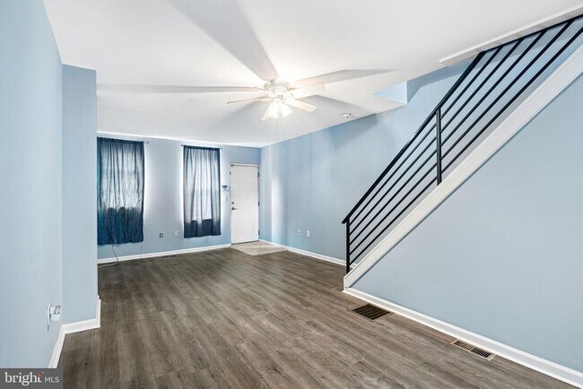 Photo - 2035 Watkins St