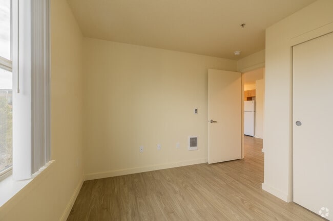 1BR, 1BA - 609SF - Bedroom