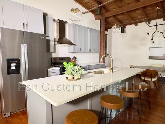 Photo - 437 W Grant St