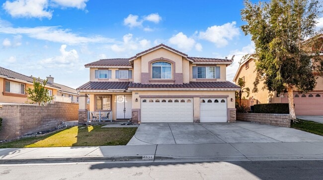 Building Photo - Beautiful 2 Story Home