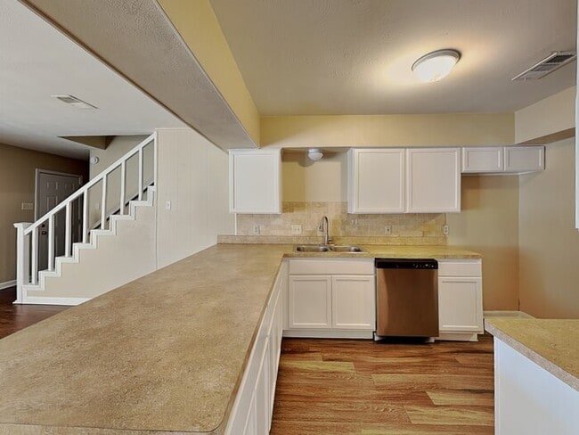 Photo - 1718 Glen Alta Dr