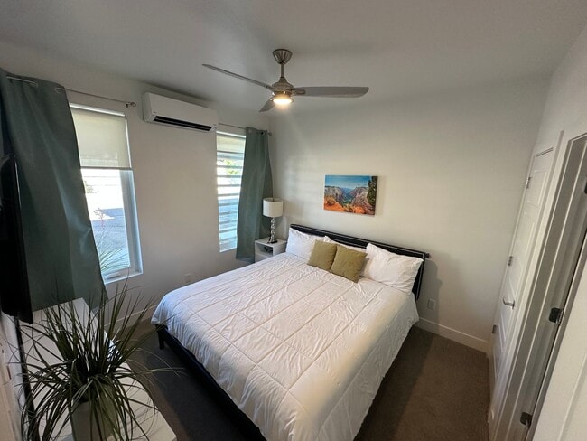 1122 S 1790 St W