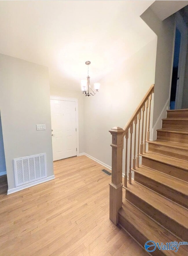 Photo - 310 Cumberland Dr SE