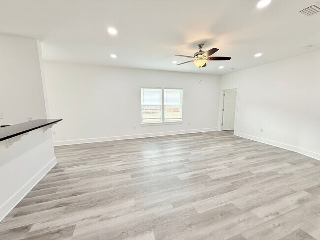 Photo - Spacious 3-Bedroom Home W/Office