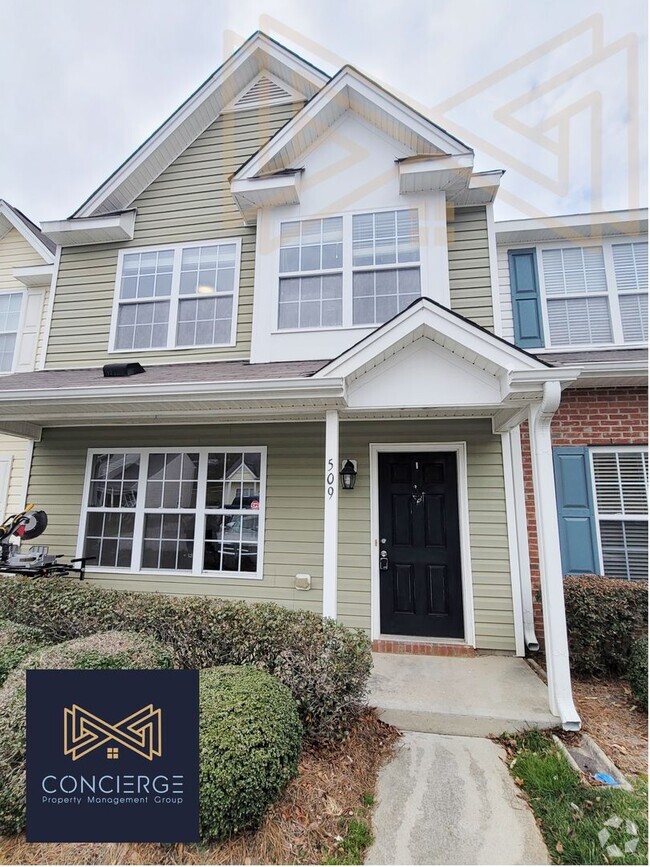 Building Photo - Townhouse close to Greensboro Airport