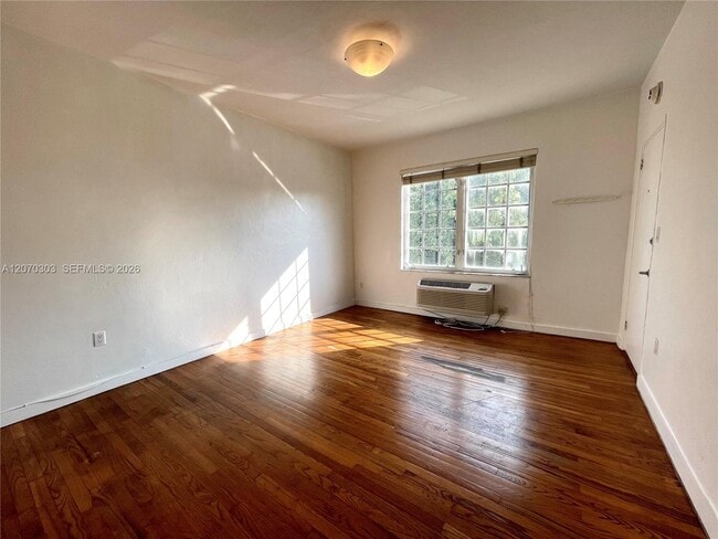 Building Photo - 743 15th St Unit 12