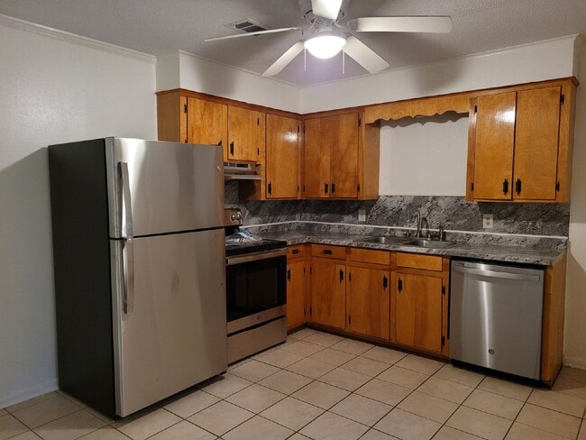 Photo - 2 bed / 1 bath apartment Unit 304